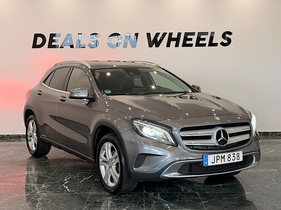 Mercedes-Benz GLA200 3 of 26