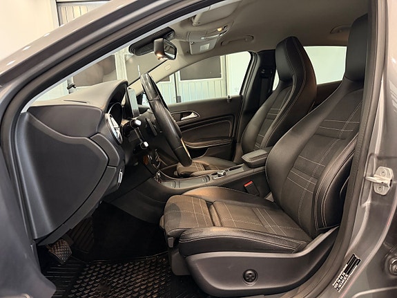 Mercedes-Benz GLA200 14 of 26