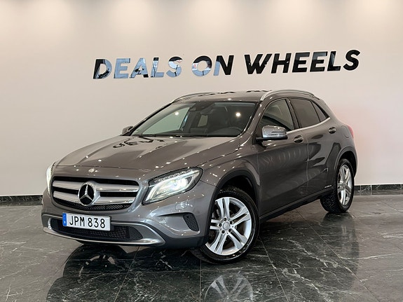 Mercedes-Benz GLA200 2 of 26