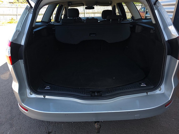 Ford Mondeo 12 of 12
