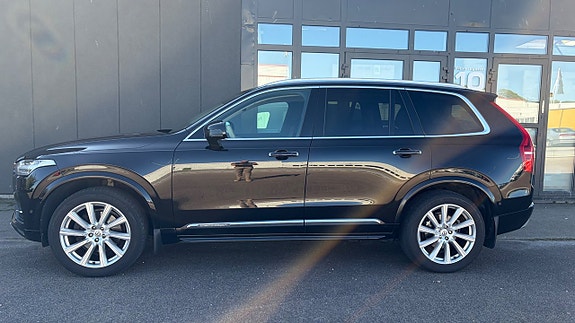 Volvo XC90 2 of 22