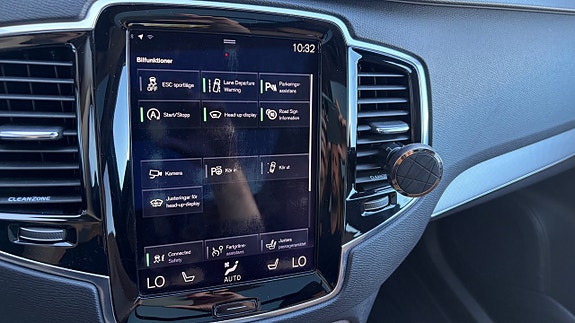Volvo XC90 18 of 22