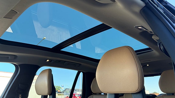 Volvo XC90 10 of 22