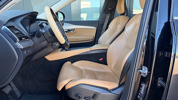 Volvo XC90 11 of 22