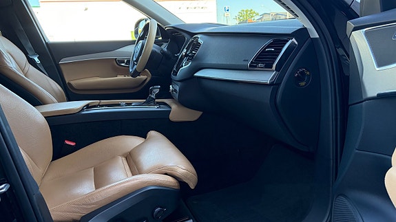 Volvo XC90 16 of 22
