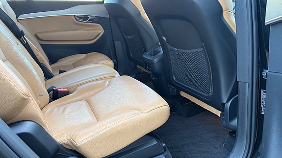 Volvo XC90 15 of 22
