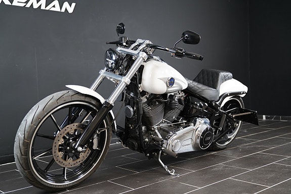 Harley-Davidson FXSB Breakout Vance & Hines 6 of 14