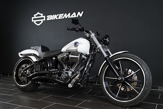 Harley-Davidson FXSB Breakout Vance & Hines 2 of 14