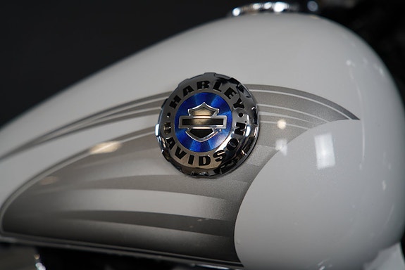 Harley-Davidson FXSB Breakout Vance & Hines 9 of 14