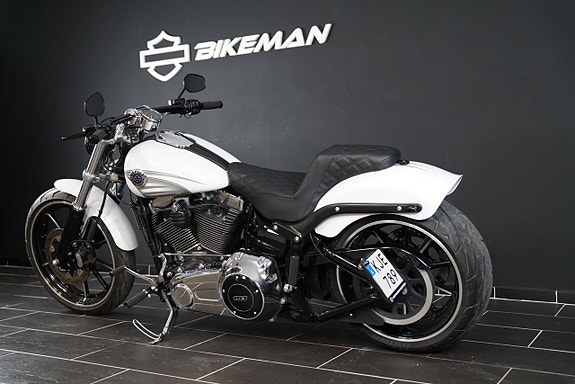 Harley-Davidson FXSB Breakout Vance & Hines 5 of 14