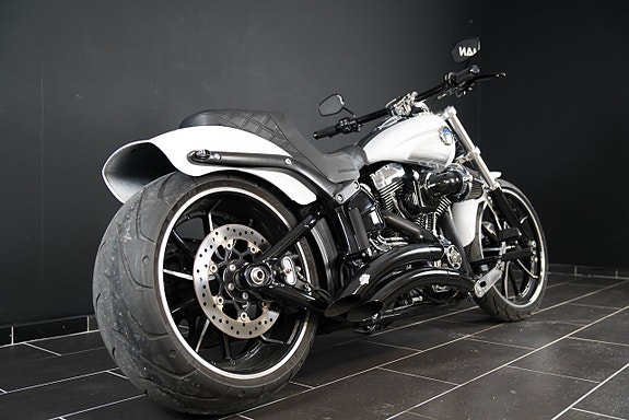 Harley-Davidson FXSB Breakout Vance & Hines 4 of 14
