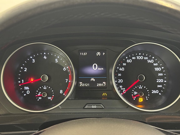 Volkswagen Tiguan 27 of 27