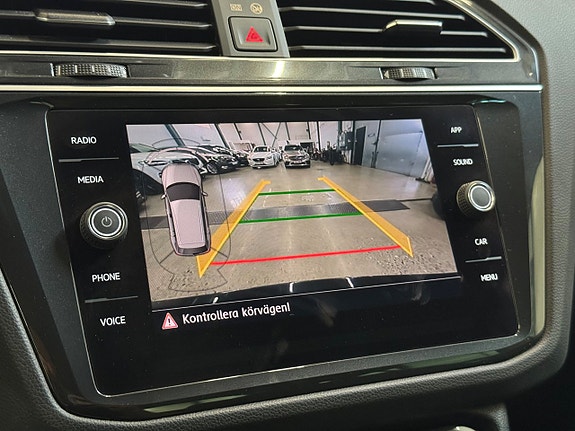 Volkswagen Tiguan 16 of 27