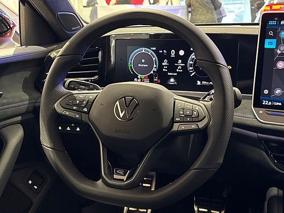 Volkswagen Passat 12 of 27