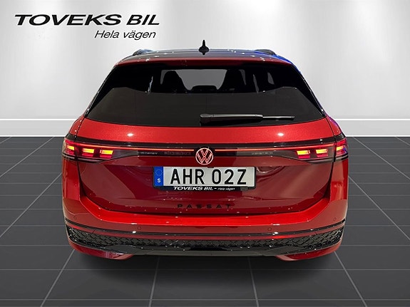 Volkswagen Passat 4 of 27