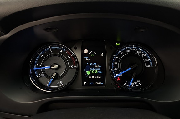 Toyota HiLux 16 of 30