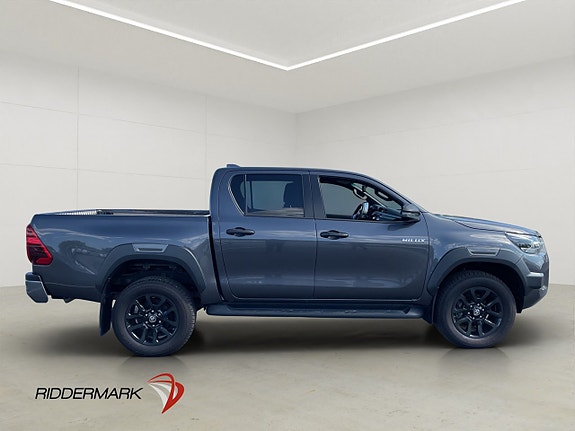 Toyota HiLux 2 of 30