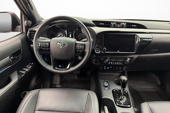 Toyota HiLux 14 of 30