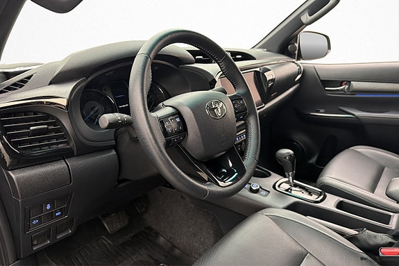 Toyota HiLux 13 of 30