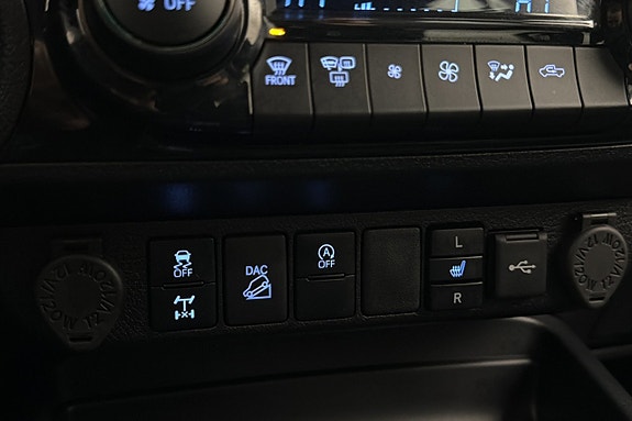 Toyota HiLux 24 of 30