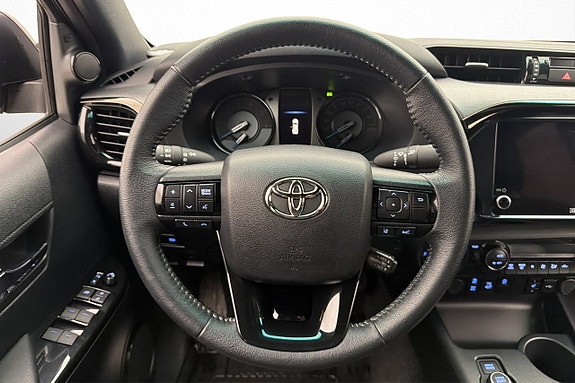 Toyota HiLux 15 of 30