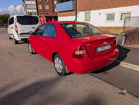 Toyota Corolla 3 of 6