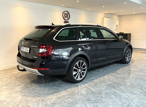 Skoda Octavia Scout 4 of 23