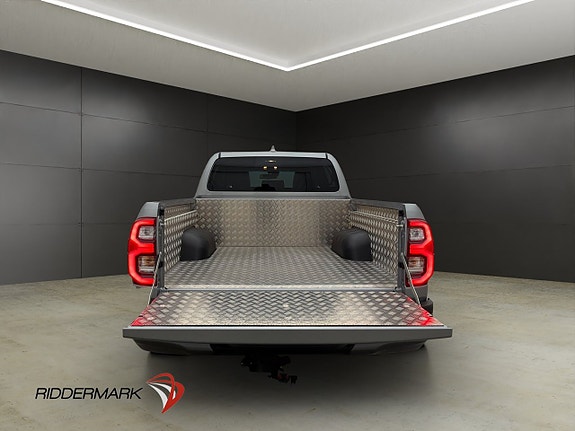 Toyota HiLux 14 of 30