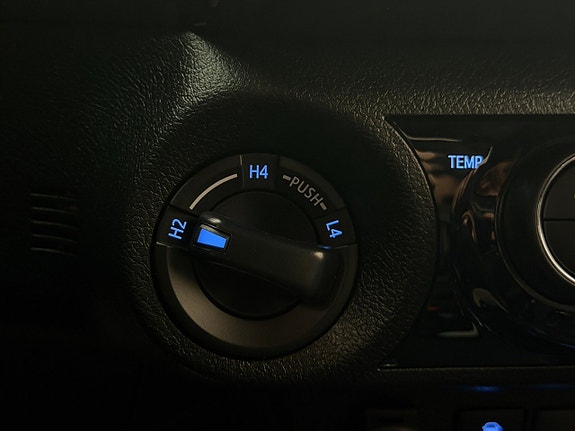 Toyota HiLux 28 of 30