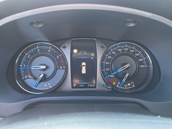 Toyota HiLux 19 of 30