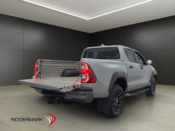 Toyota HiLux 13 of 30