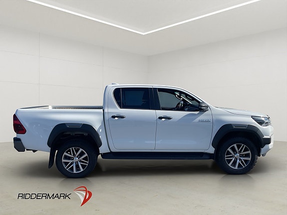 Toyota HiLux 2 of 30