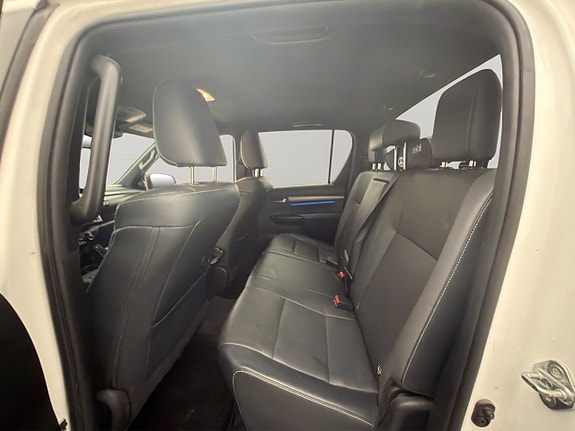 Toyota HiLux 27 of 30