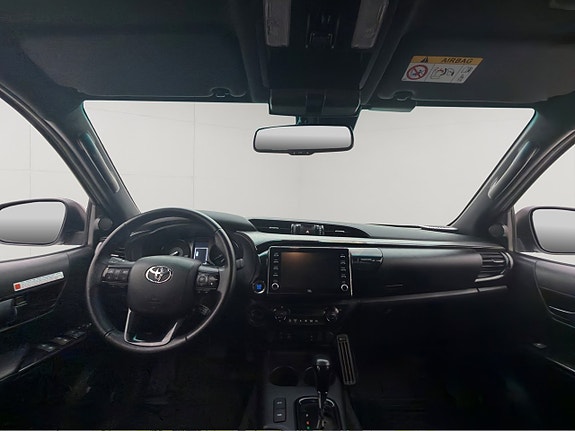 Toyota HiLux 16 of 30