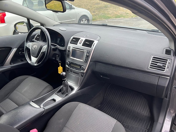 Toyota Avensis 6 of 6