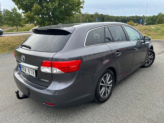 Toyota Avensis 3 of 6