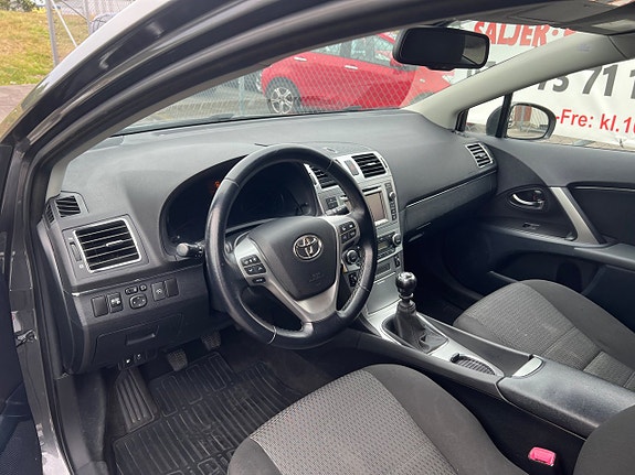 Toyota Avensis 5 of 6