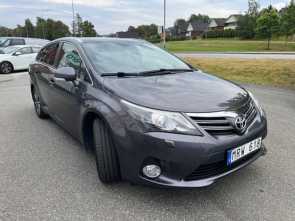 Toyota Avensis 2 of 6