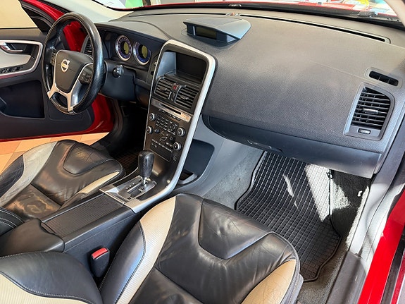Volvo XC60 14 of 27
