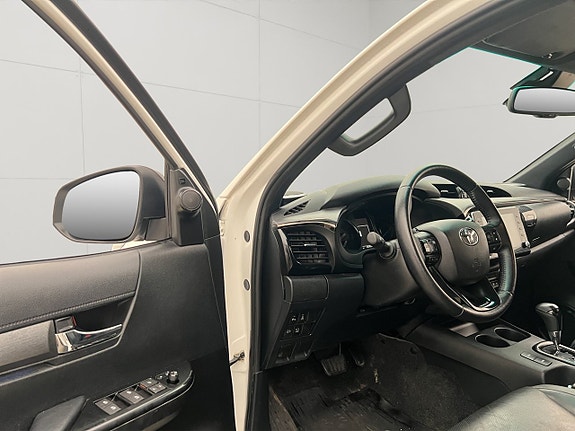 Toyota HiLux 15 of 30