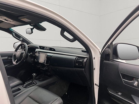 Toyota HiLux 30 of 30