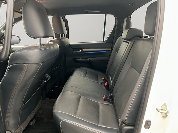 Toyota HiLux 27 of 30