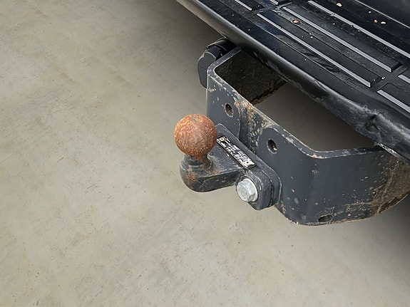 Toyota HiLux 10 of 30