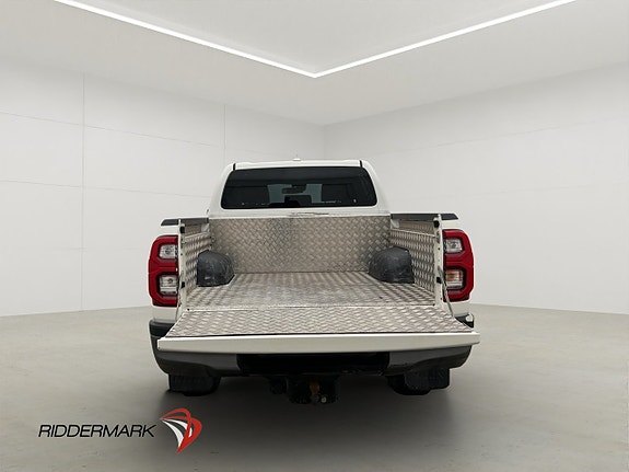 Toyota HiLux 13 of 30
