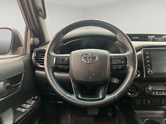 Toyota HiLux 18 of 30
