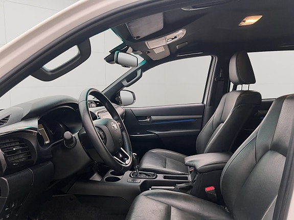 Toyota HiLux 16 of 30