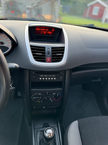 Peugeot 207 9 of 10