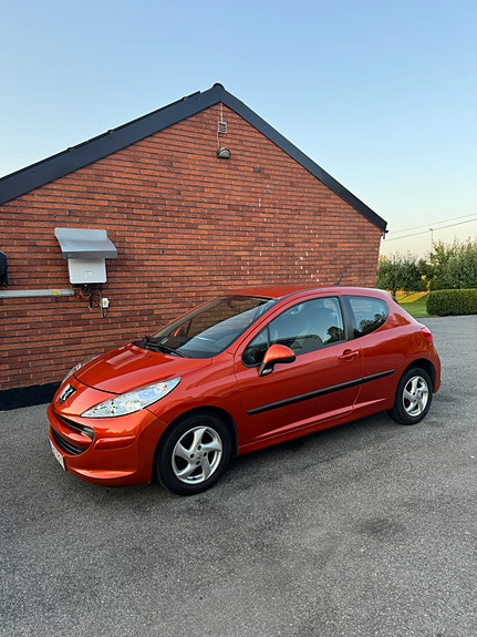 Peugeot 207 2 of 10