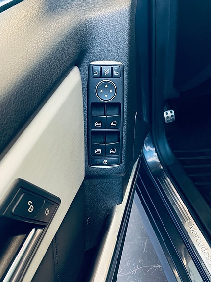 Mercedes-Benz GLK220 25 of 27