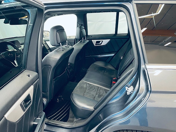 Mercedes-Benz GLK220 16 of 27